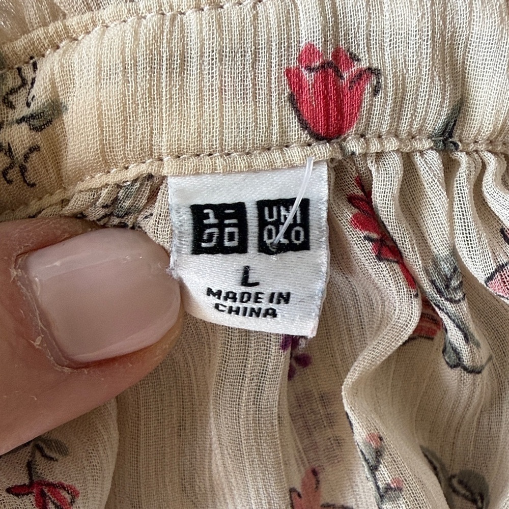 Uniqlo Chic Floral Beige Blouse for Women / L - Picture 9 of 9